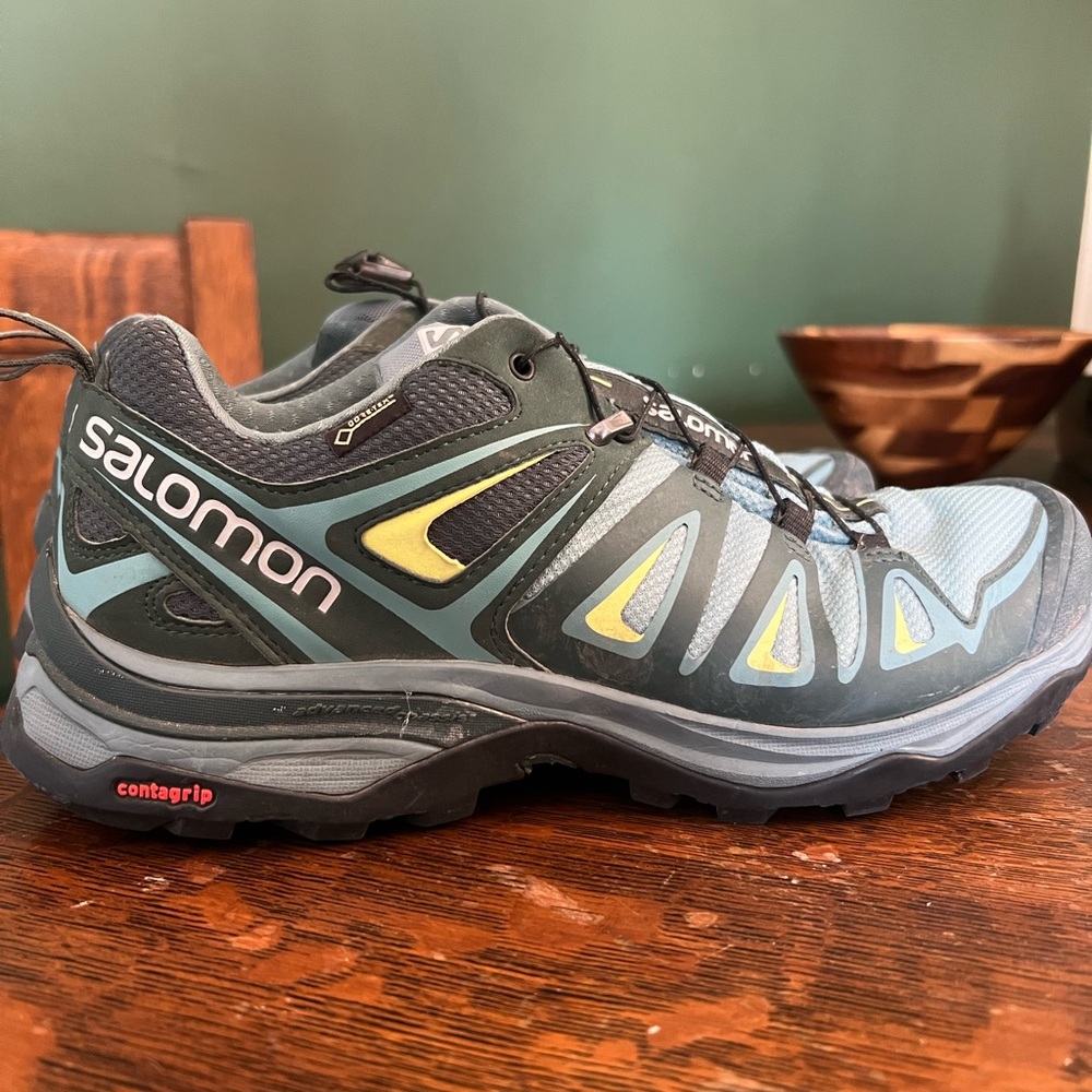 Salomon Hiking boots Size 8